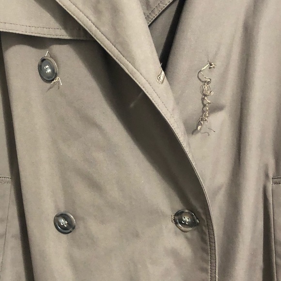 - Vintage, plaid lined trench coat. 14 - Picture 7 of 8